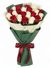 Букет Микс из красных и белых роз в Кошерово