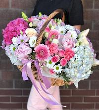 Композиция солнечный день в Кошерово Цветочная композиция из Розы, Хризантемы, Пионы и Лизиантусы в корзине в Кошерово