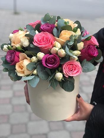 Цветочная композиция из Розы в шляпной коробке в Кошерово