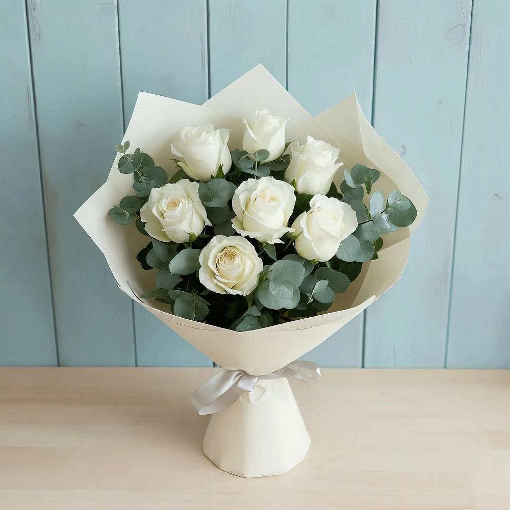 Букет Белые розы в Эвкалипте в Кошерово