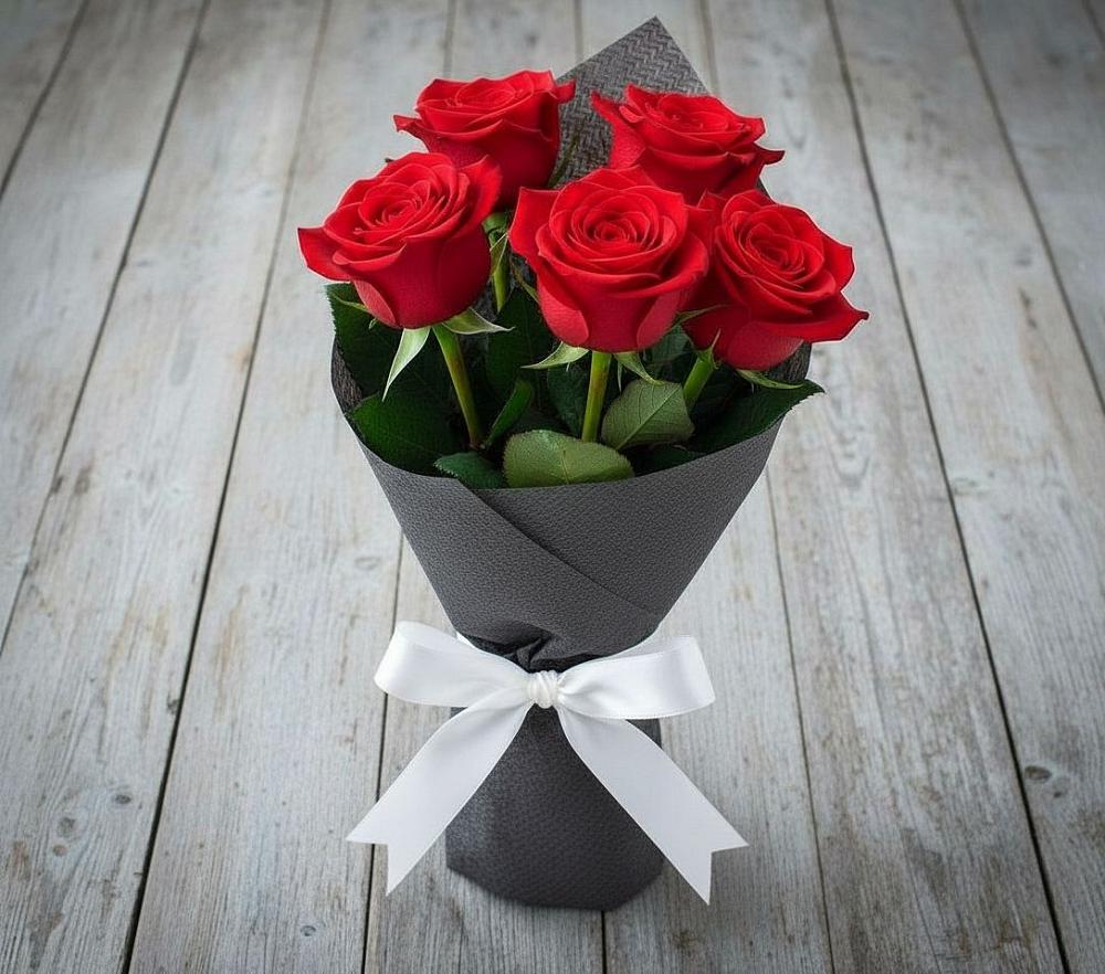 Букет 5 Красных роз Эдлесс Лав в Кошерово