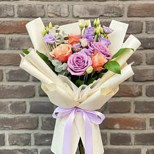 Букет цветов из:  Лизиантусы и Розы в Кошерово