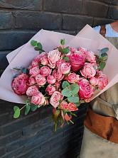 Букет розы в пальмах в Кошерово Букет цветов из: Розы в Кошерово